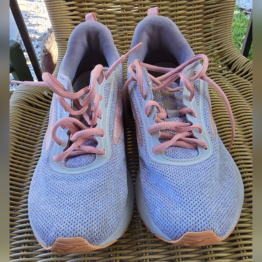 BROOKS shoes